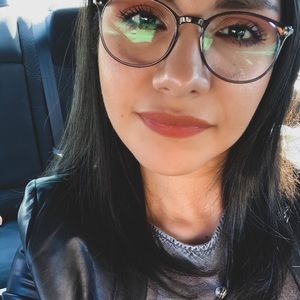 Meet your Posher, Elizabeth